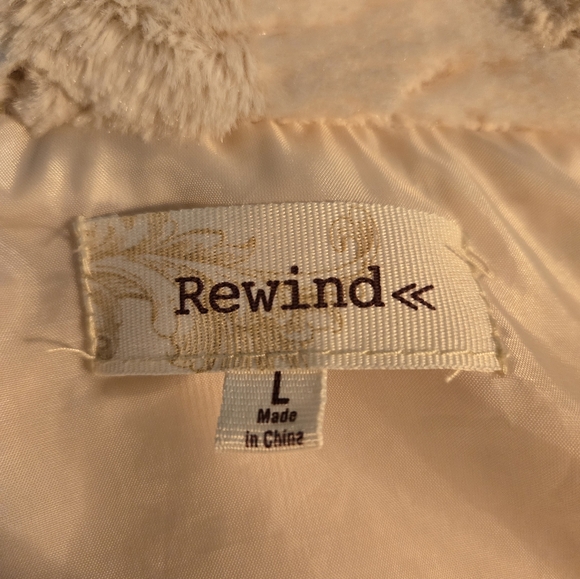 Rewind Faux Fur Button Closure Wrap Vest Size Large - Picture 12 of 16